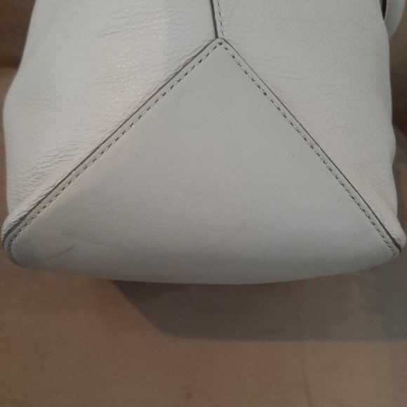 Marc Jacobs Handbag - Picture 13 of 16